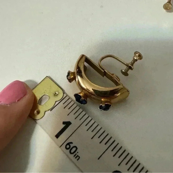 Vintage  Coro gold tone blue gem screw back earrings - Picture 5 of 9